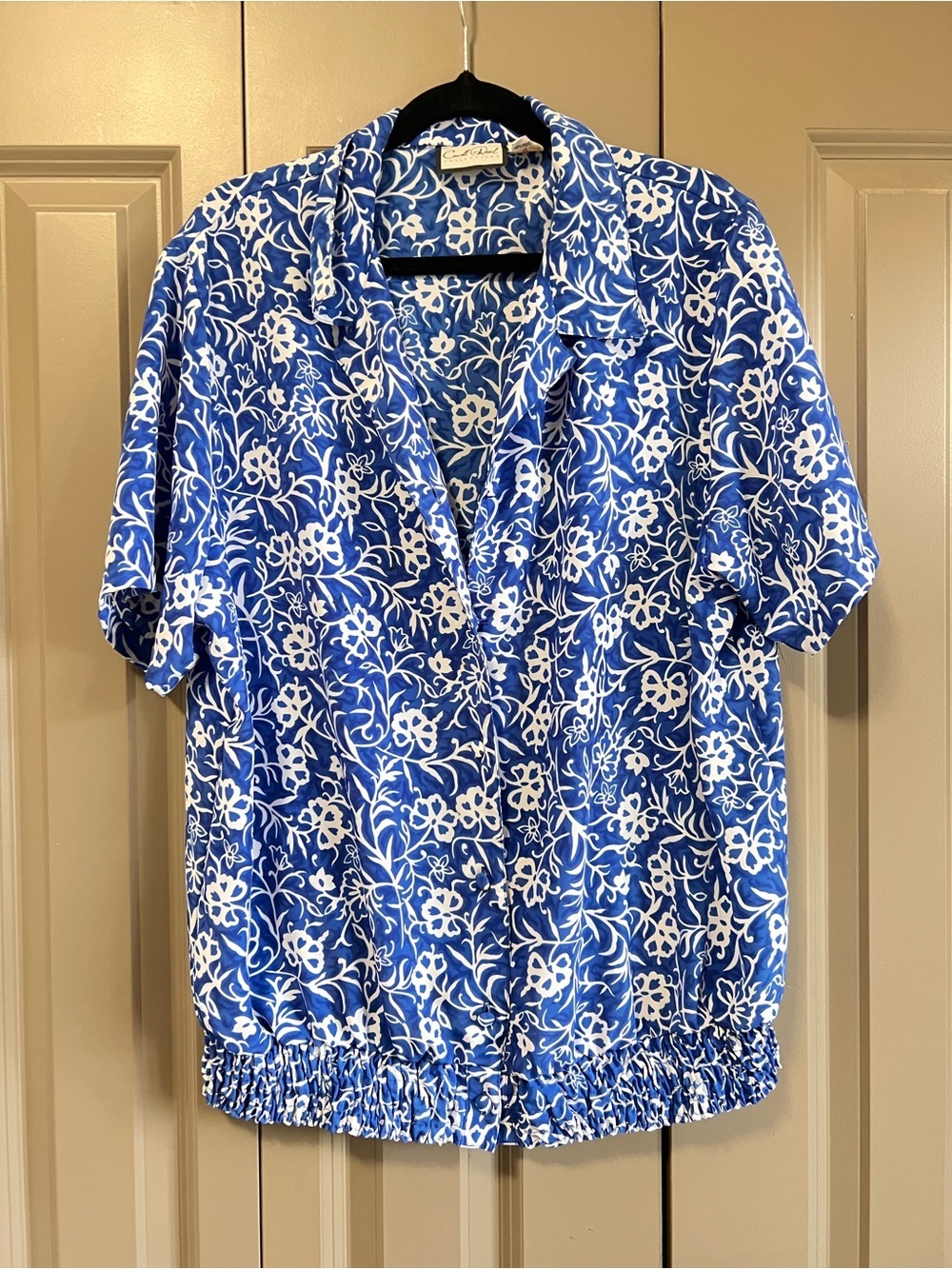 🌸3/$15🌸Blue Floral Short-Sleeve Button-Front Blouse